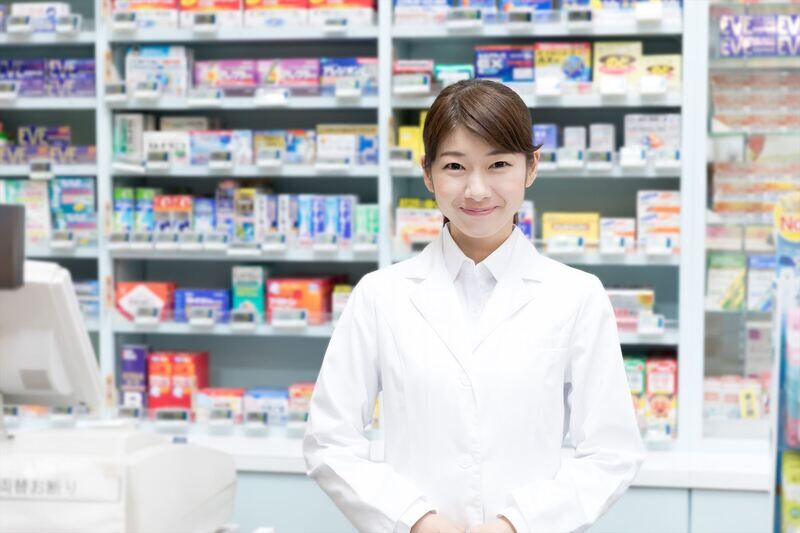 笑顔の女性スタッフ